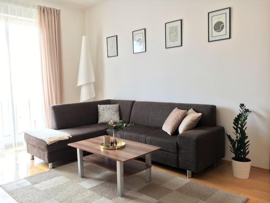 Feel Like @strakova, Very Luxury Apartment *