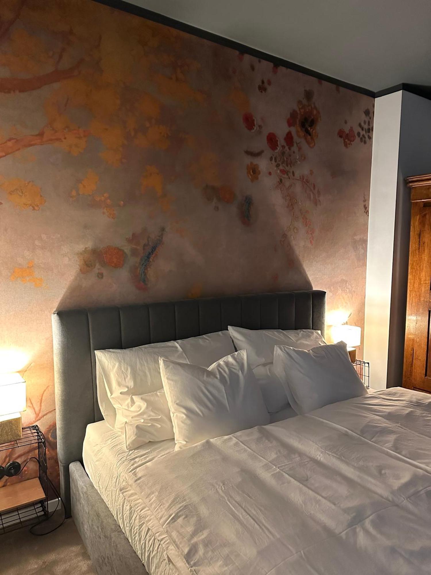 Charming Historic Hideaway Near Center Apartment *