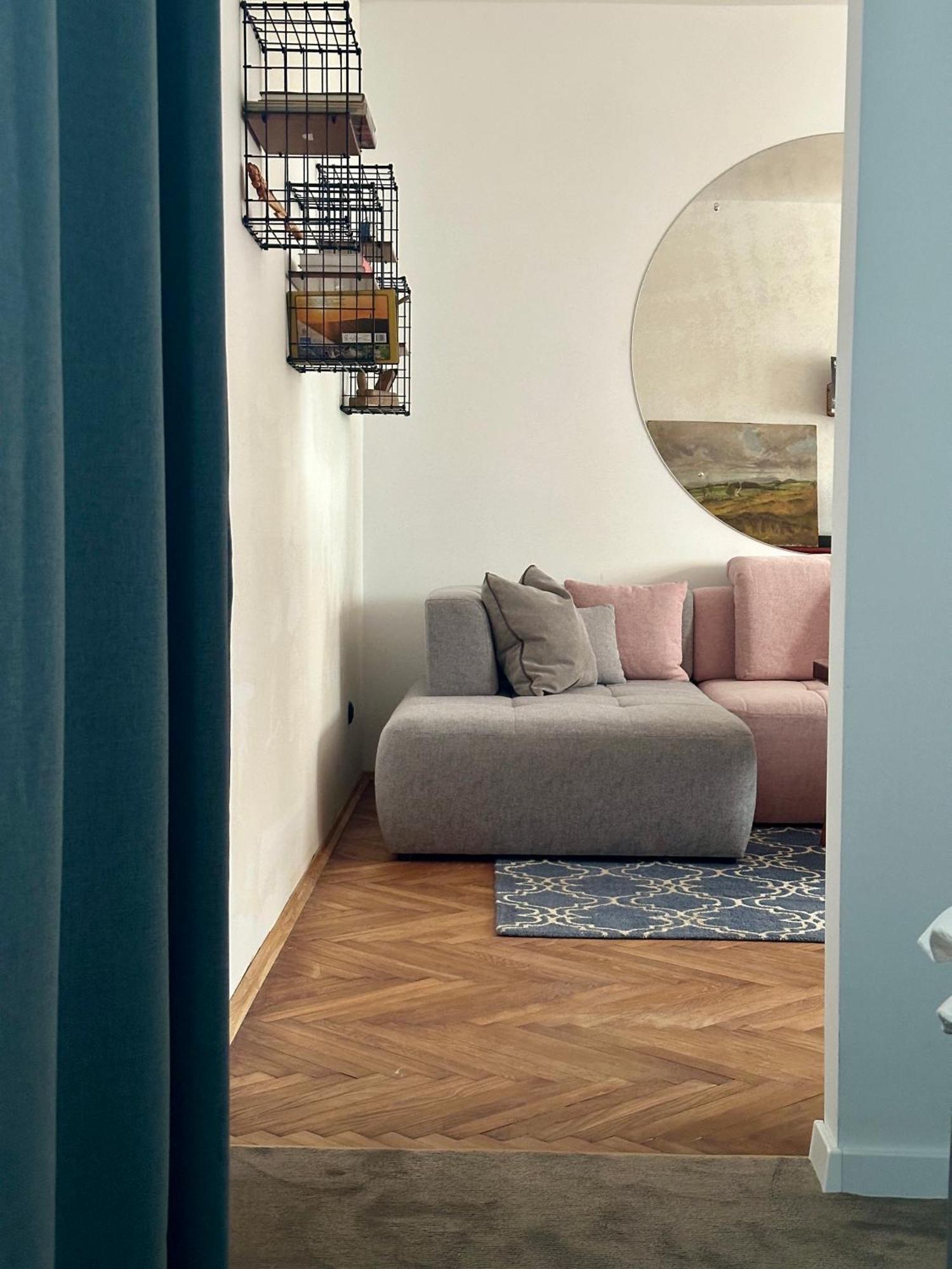 Charming Historic Hideaway Near Center Apartment