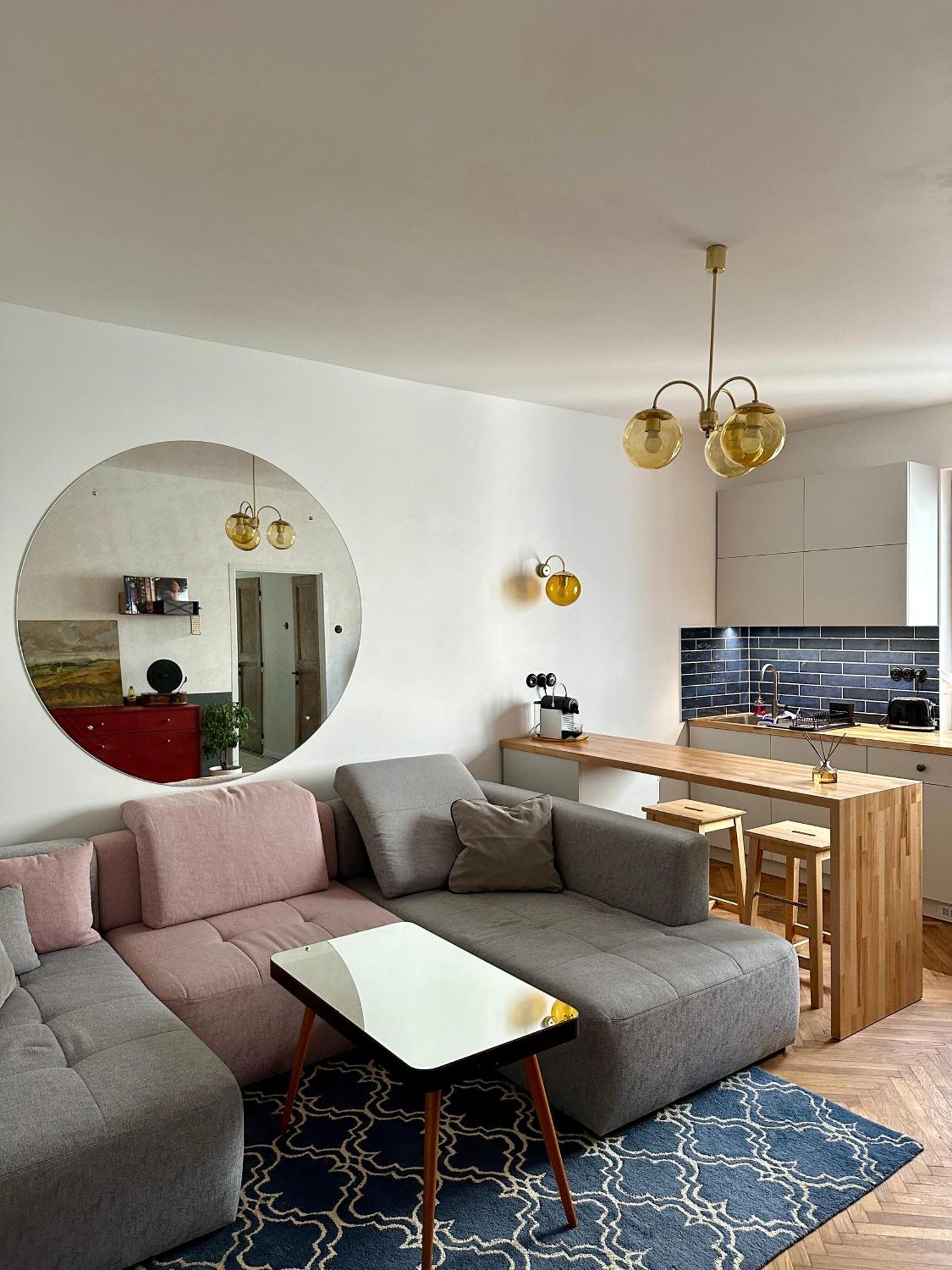 Apartment Charming Historic Hideaway Near Center