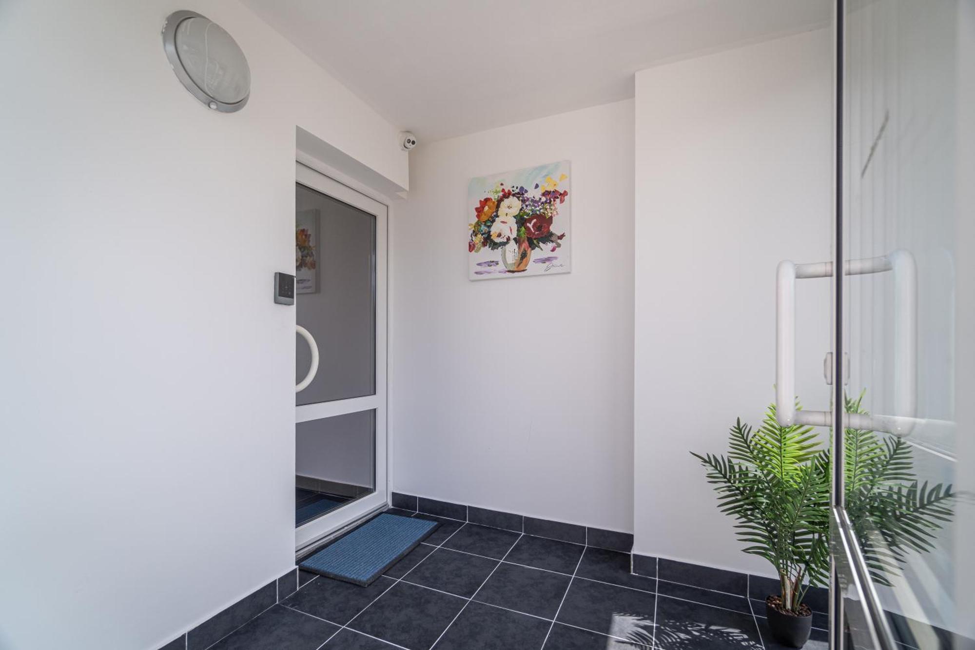 Apartment By Pyramid - Michal Bratislava