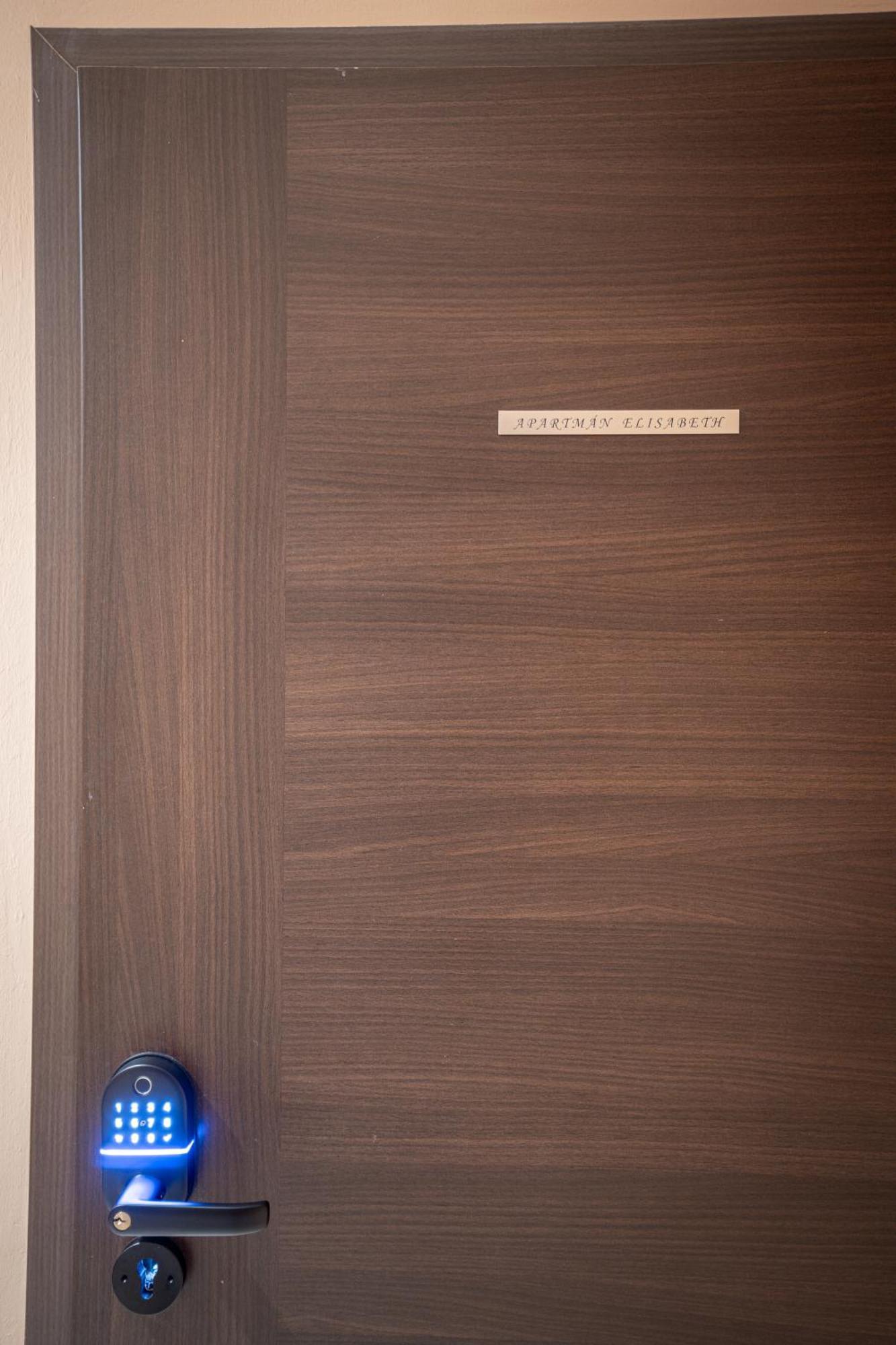 Apartment By Pyramid - Michal *