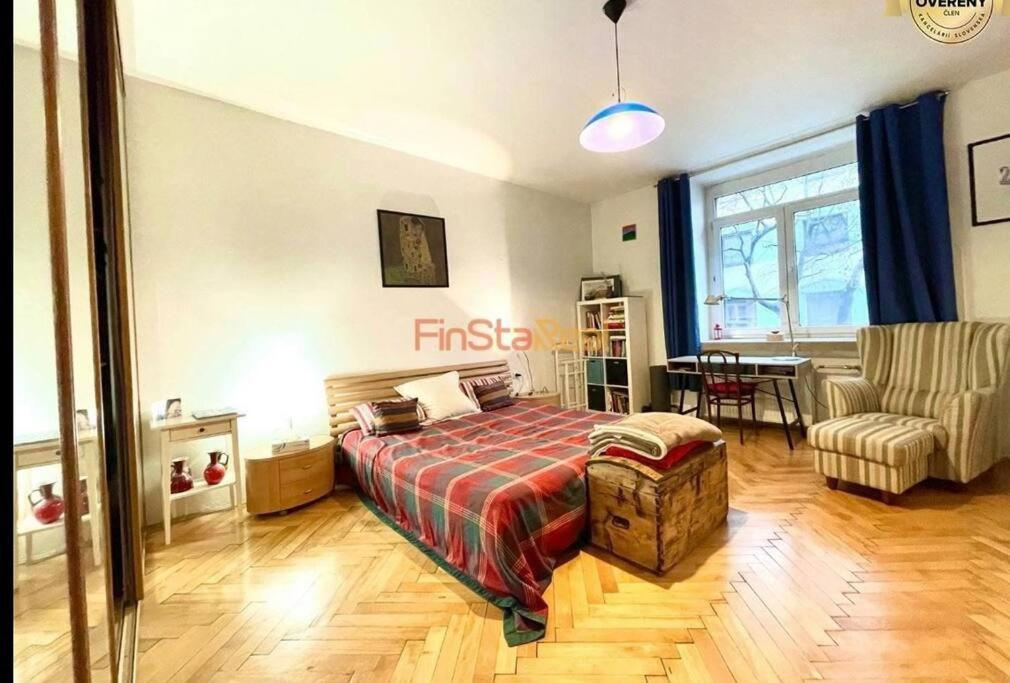 Economy 2 Min From The Main Station *