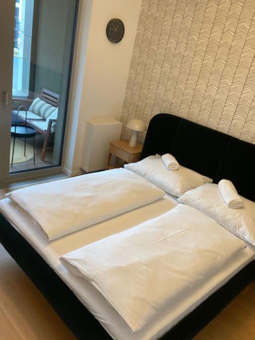 Skypark 1 With Free Parking Apartment Bratislava
