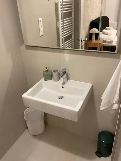 Skypark 1 With Free Parking Apartment Bratislava