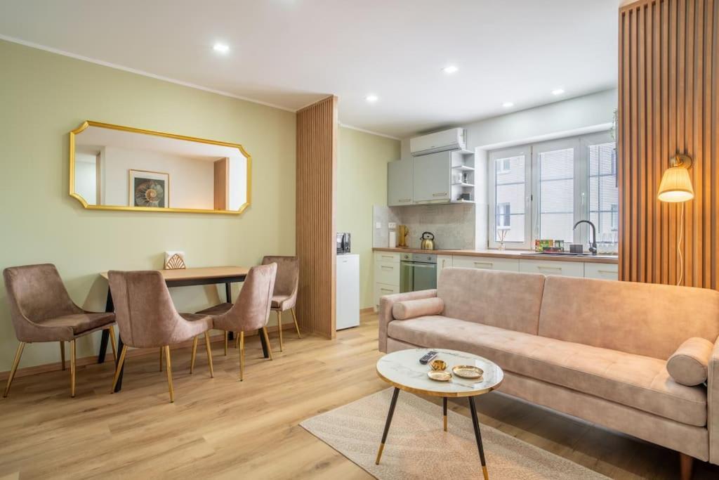 Charming 2-bedroom In The Wider Center Of *