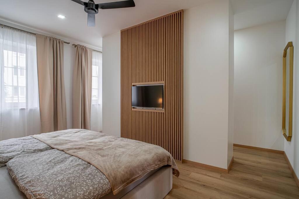 Charming 2-bedroom In The Wider Center Of *