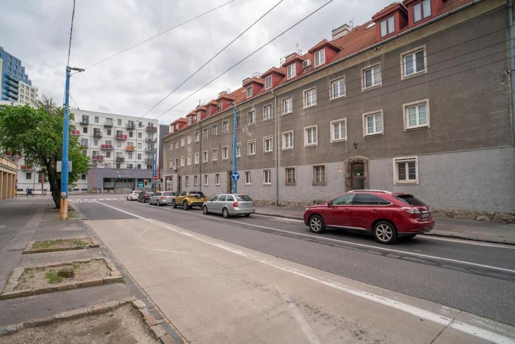 Charming 2-bedroom In The Wider Center Of Apartment