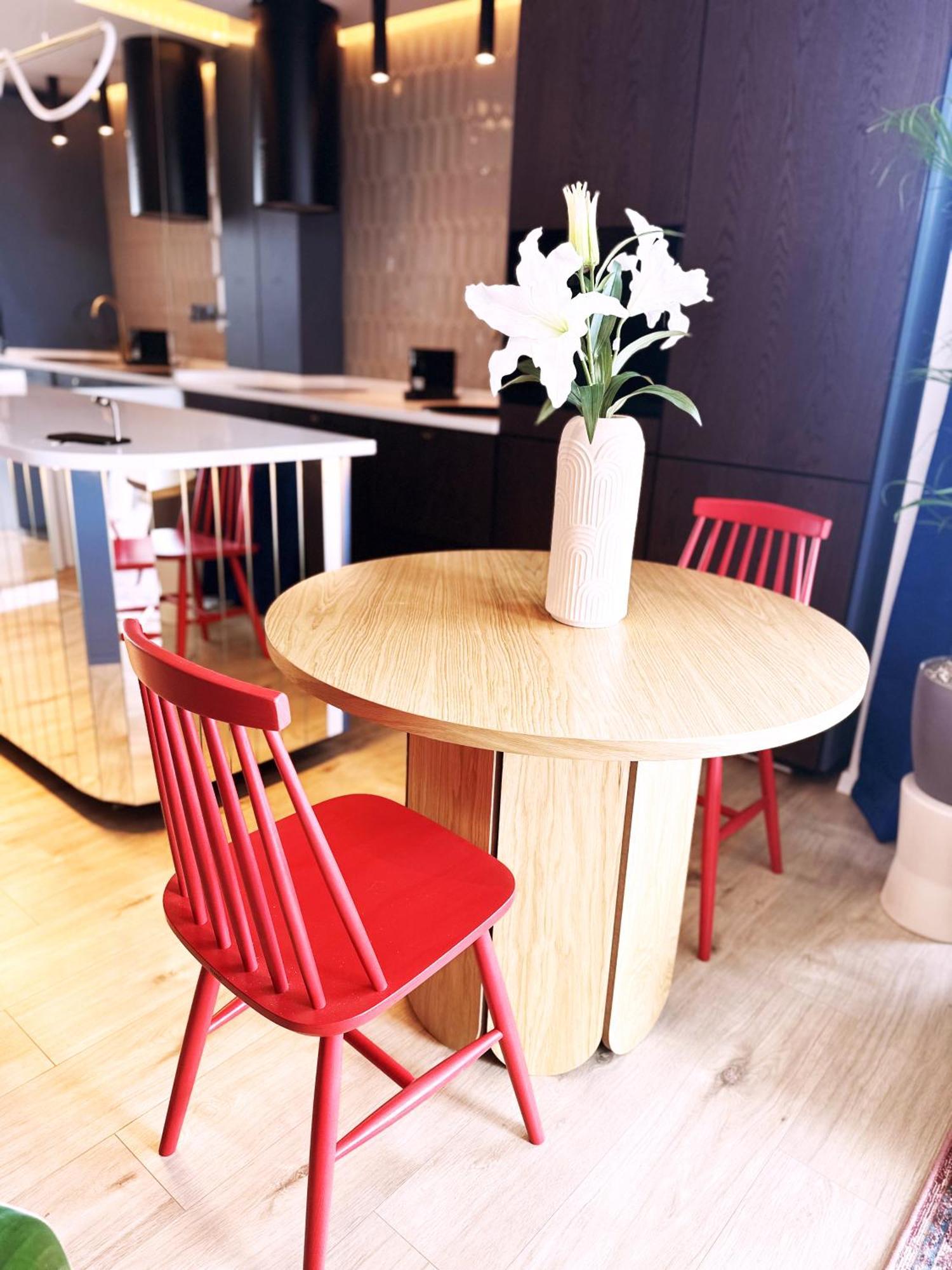 Ambient Lounge With Sundeck And Free Parking Apartment