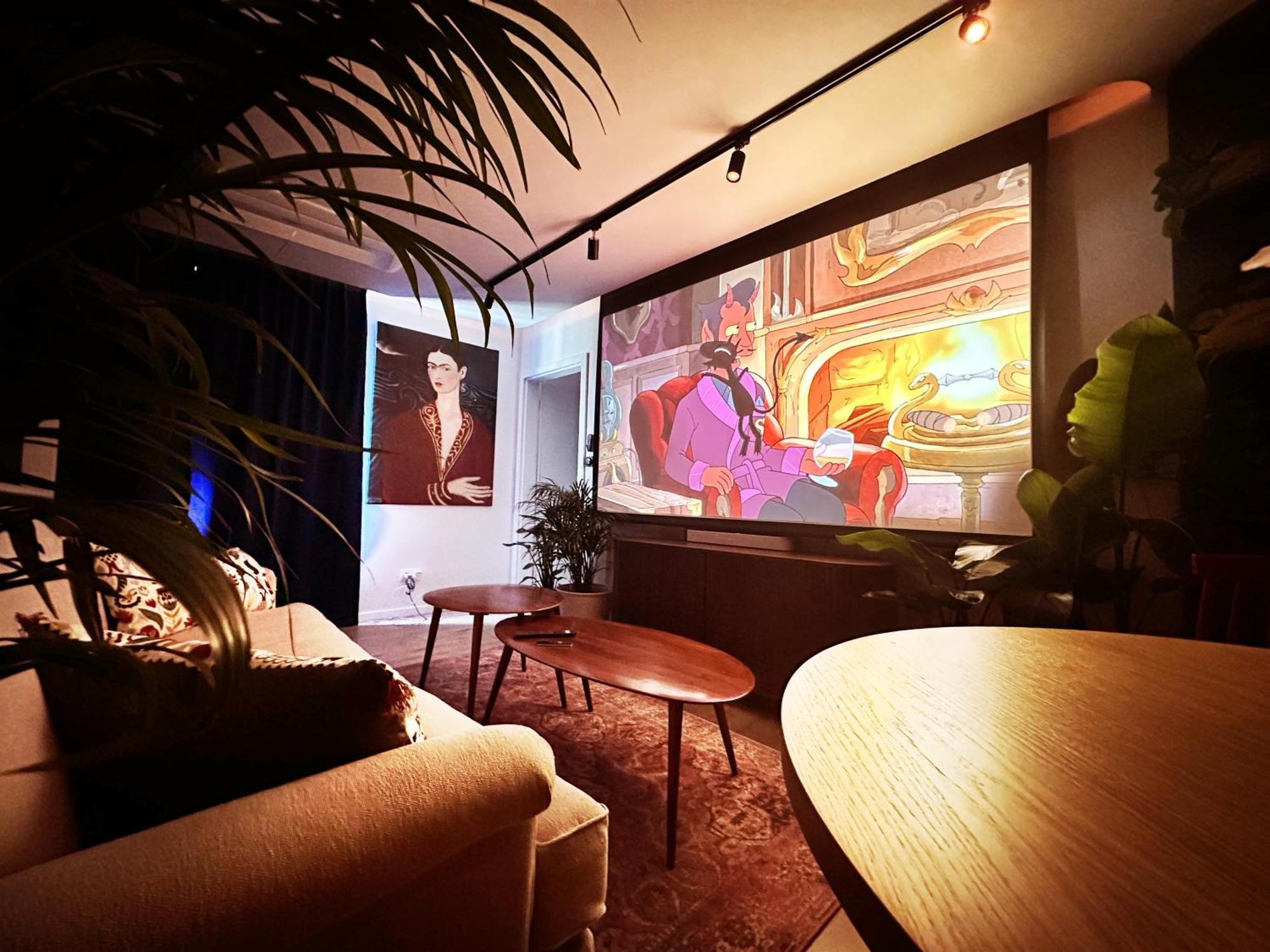Ambient Lounge With Sundeck And Free Parking