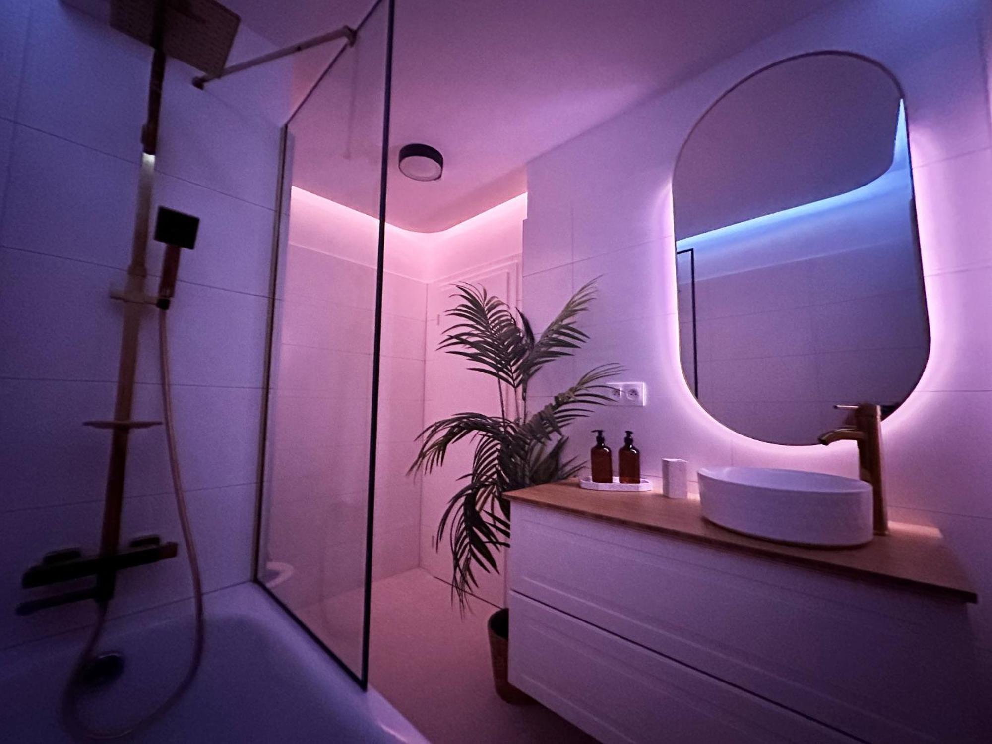 Ambient Lounge With Sundeck And Free Parking Apartment