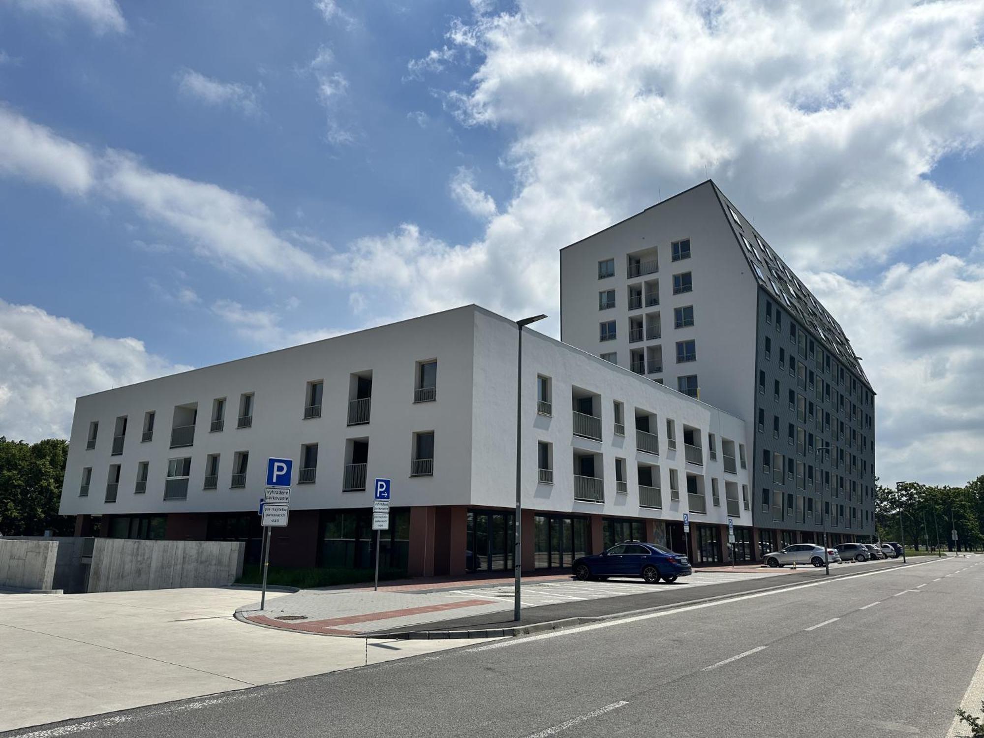 Ambient Lounge With Sundeck And Free Parking Apartment Bratislava