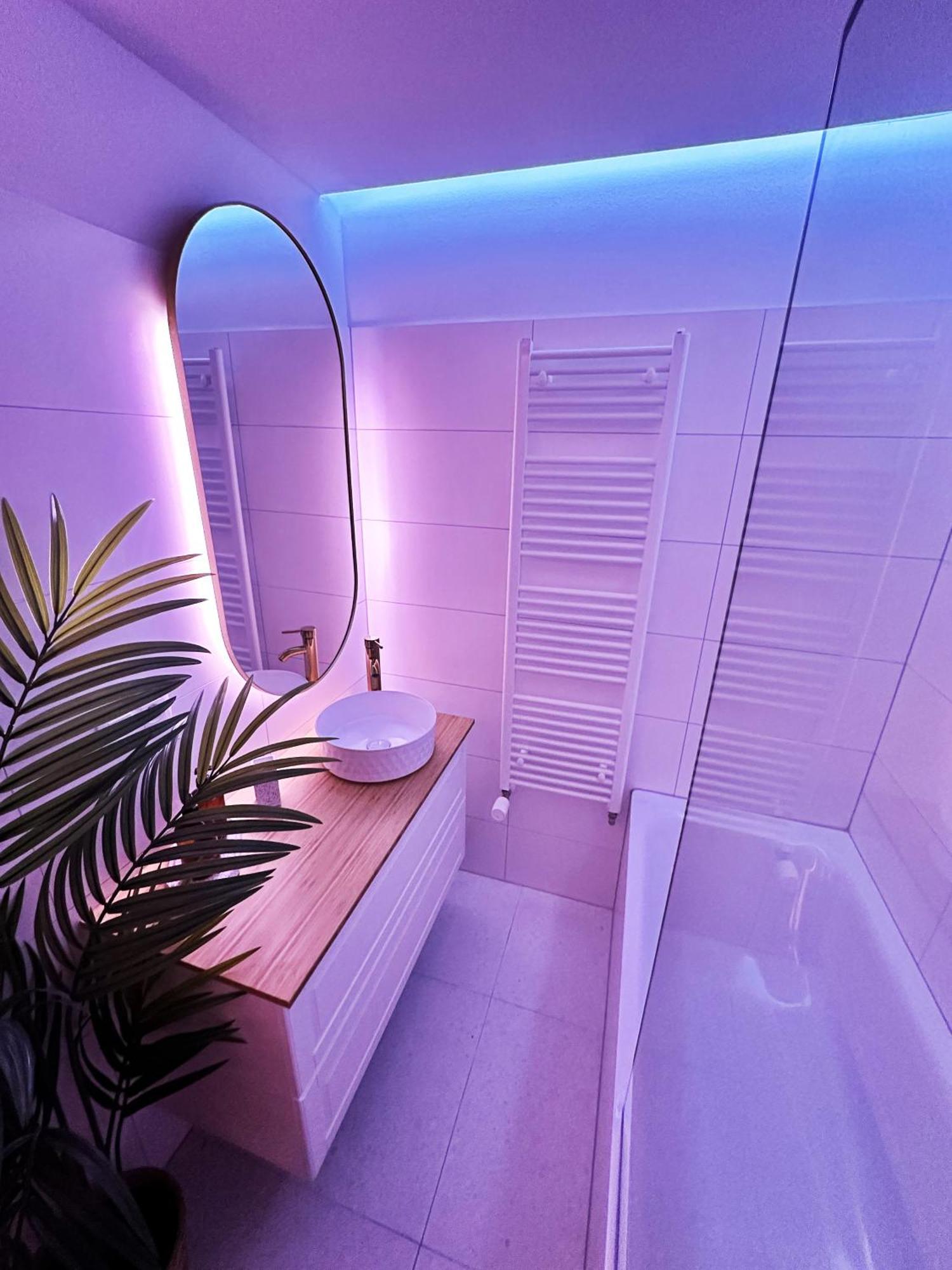 Ambient Lounge With Sundeck And Free Parking Apartment Bratislava