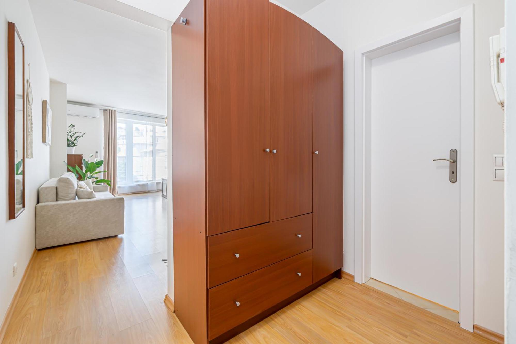 Matteo - Modern With Free Parking Apartment