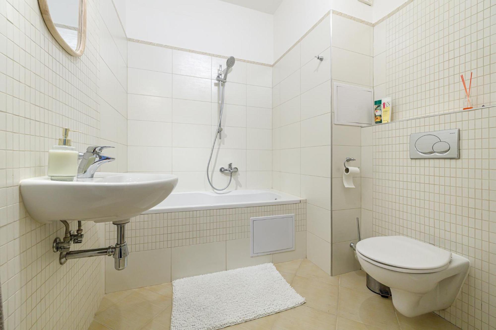 Matteo - Modern With Free Parking Apartment *