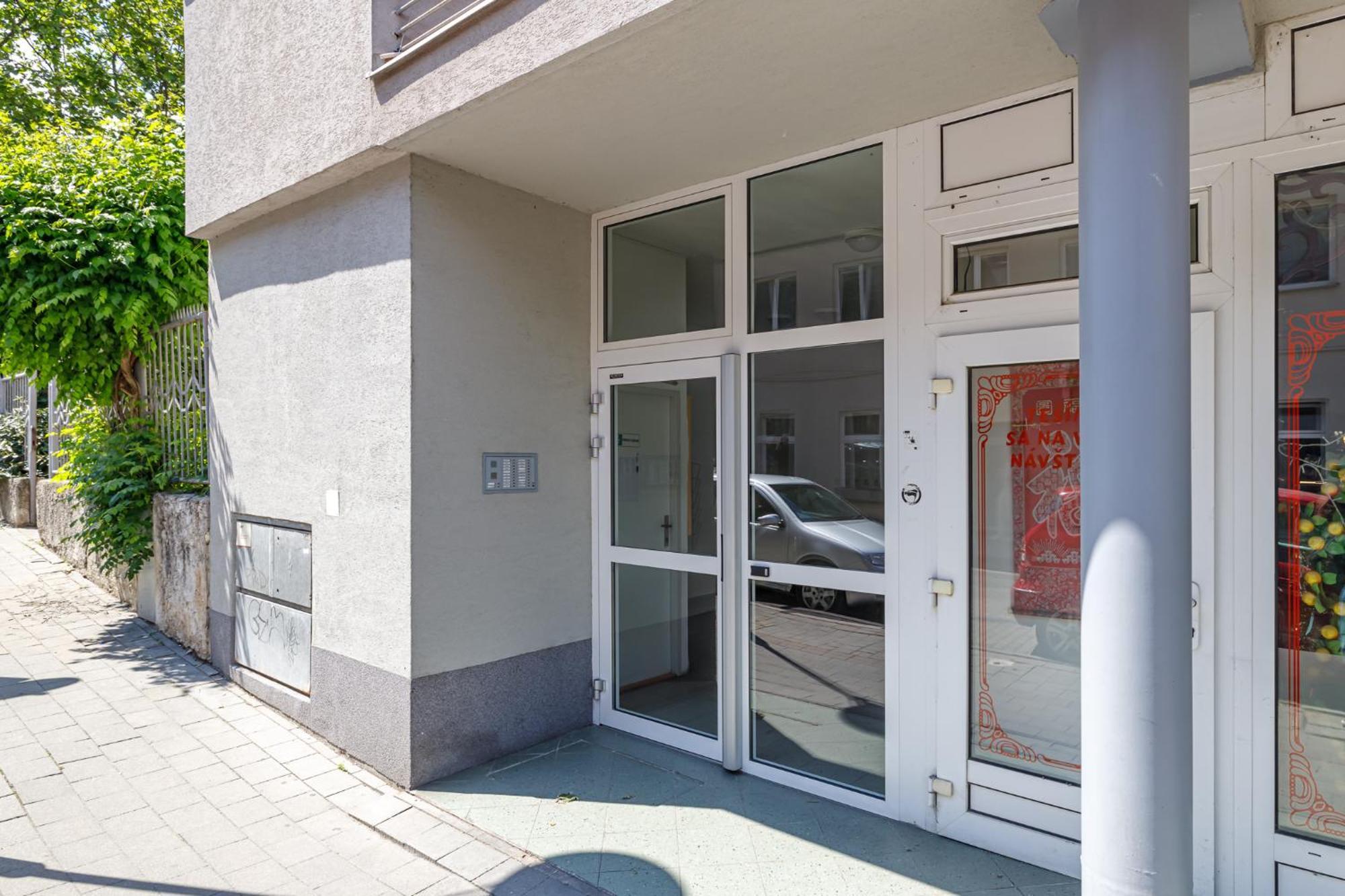 Matteo - Modern With Free Parking * Bratislava