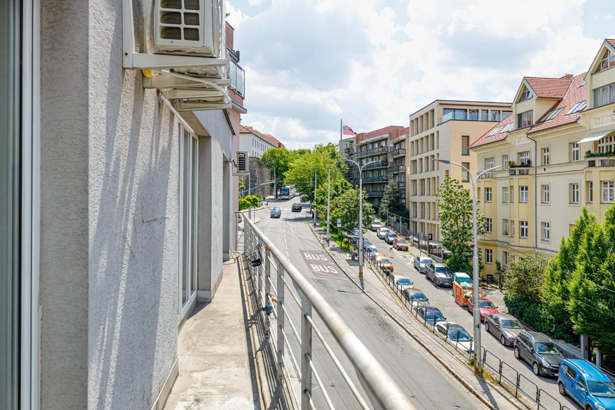 Matteo - Modern With Free Parking Apartment Bratislava