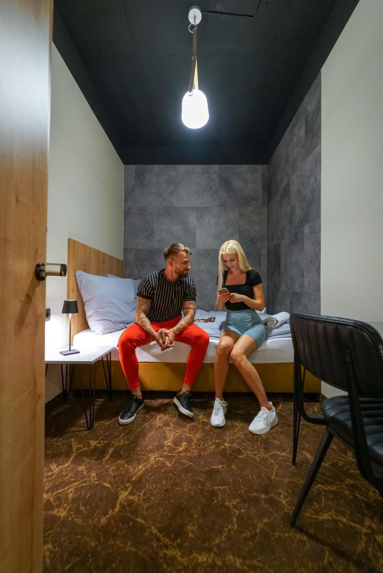 Hostel Chors Like A - 1st World Nft Block & Art Capsule Metachors Bratislava