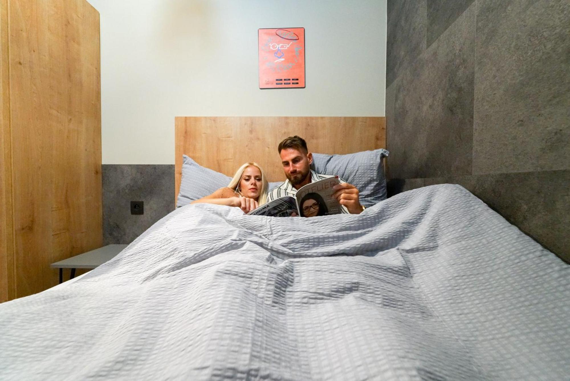 Chors Like A - 1st World Nft Block & Art Capsule Metachors Hostel Bratislava
