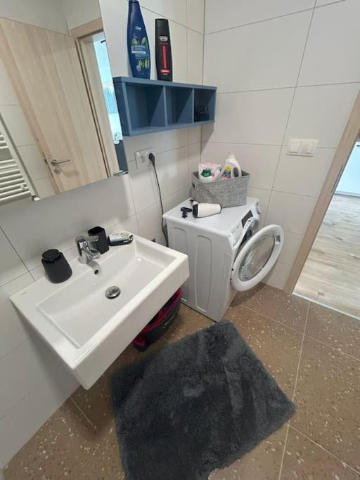 Apartment Modern Aparment In Moruse Compex With Free Parking *
