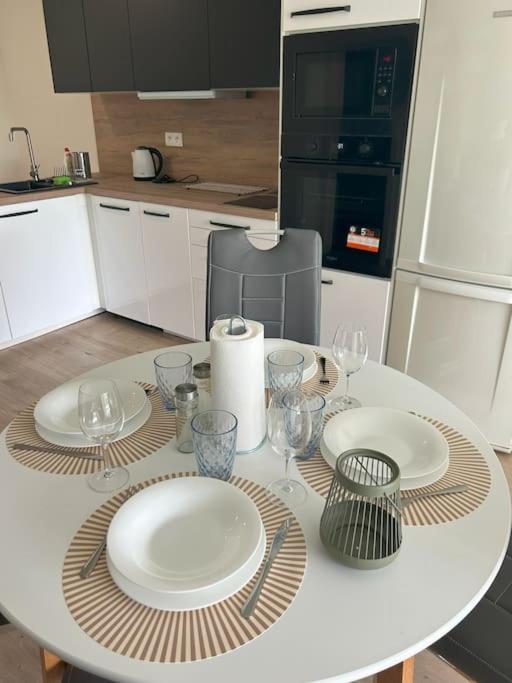 Modern Aparment In Moruse Compex With Free Parking Apartment *