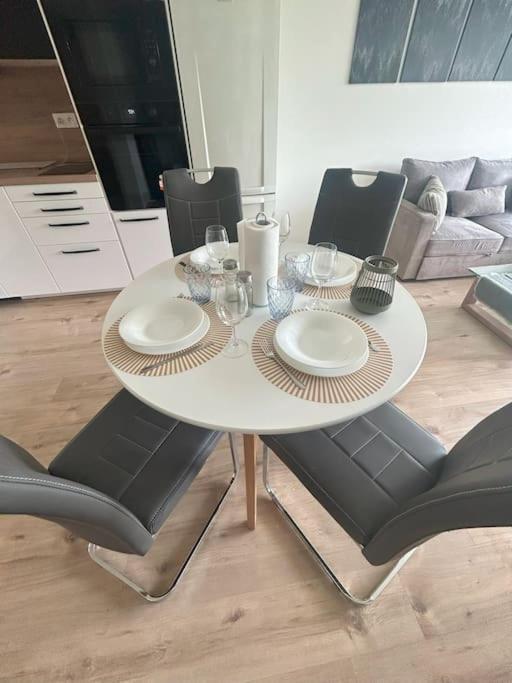 Modern Aparment In Moruse Compex With Free Parking *