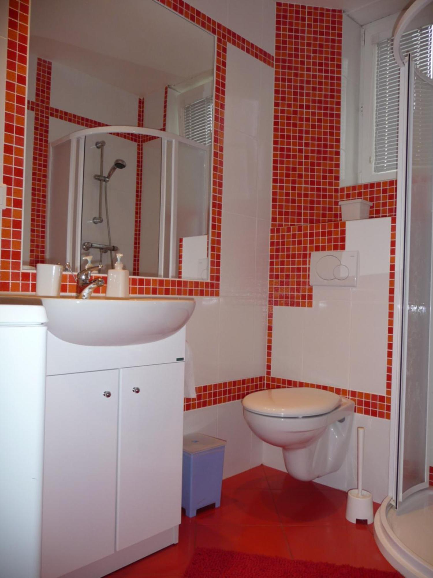 Apartment Red