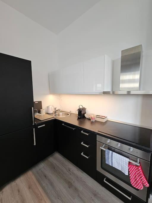 Trendy & Quiet Urban Oasis Flat * Bratislava