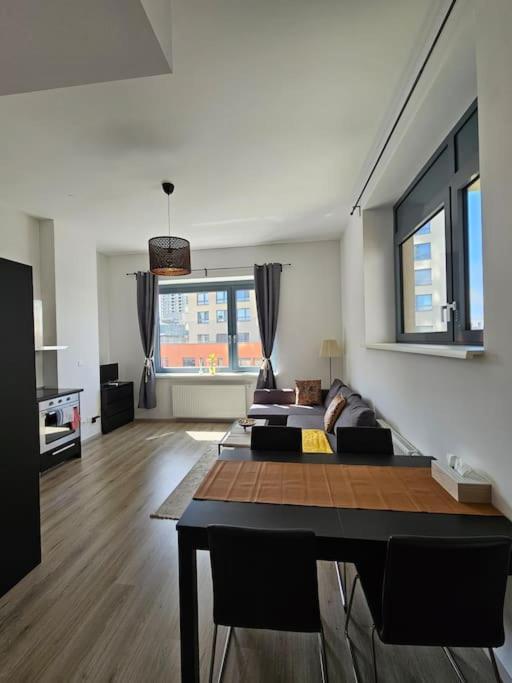Trendy & Quiet Urban Oasis Flat *