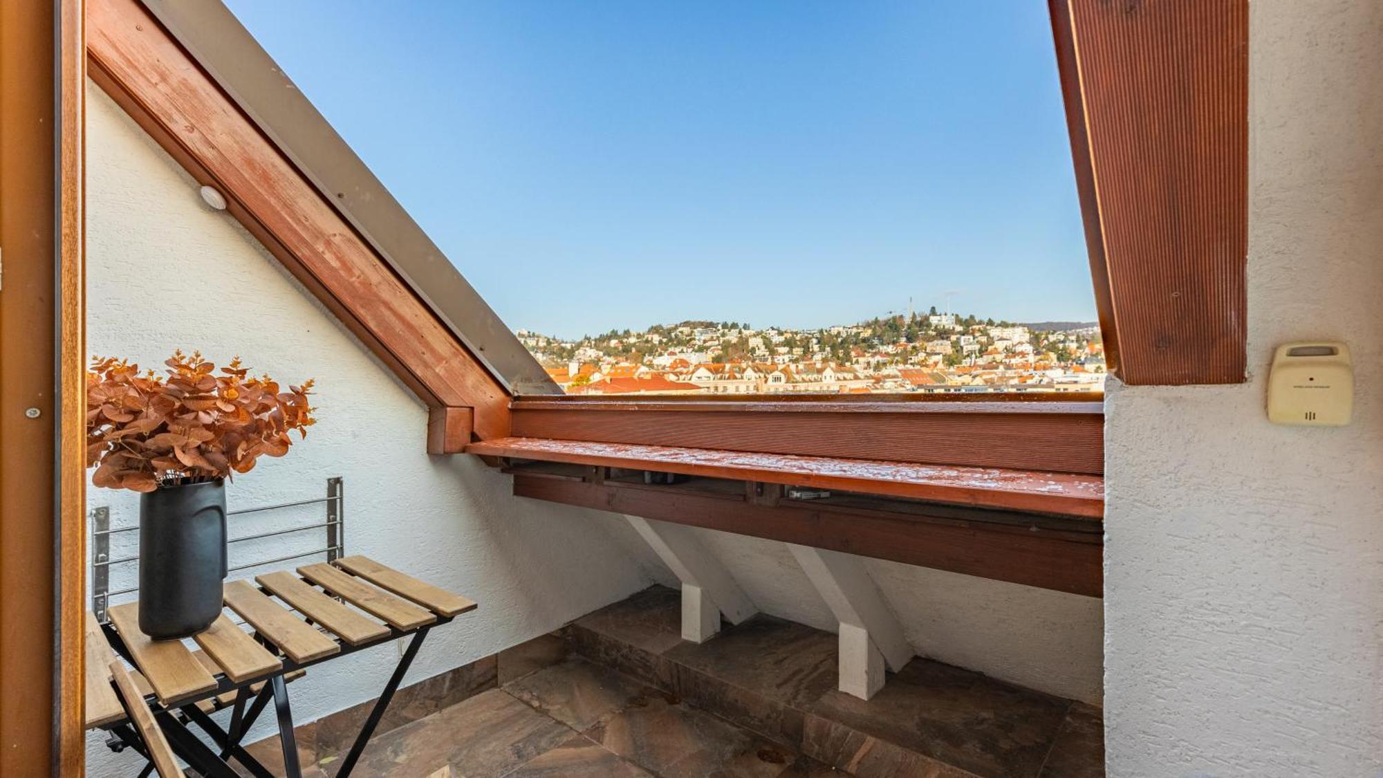 Royal Vista Apartment, Free Parking