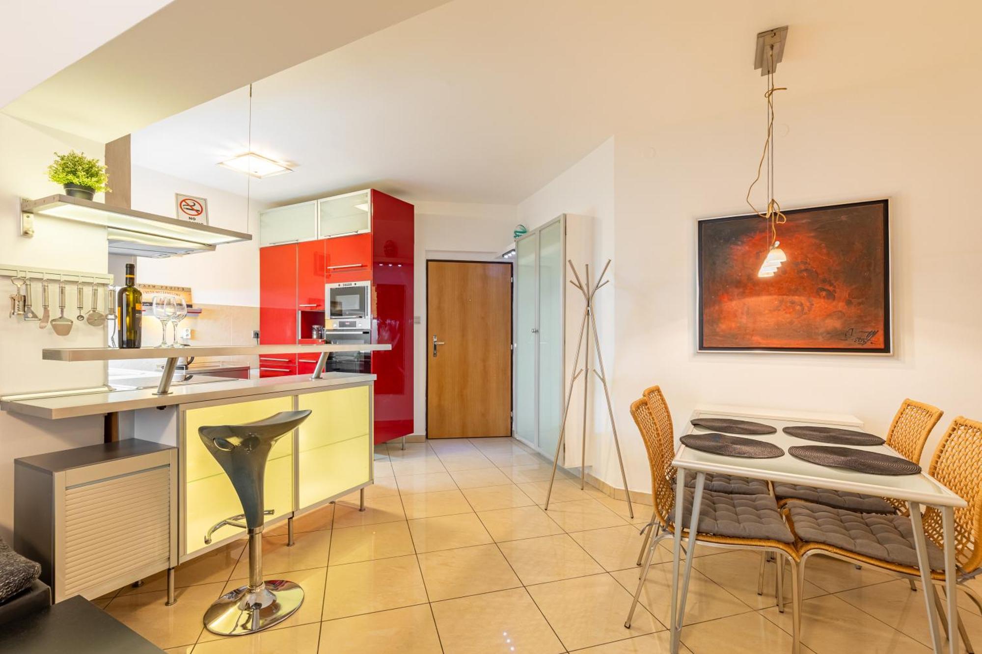Castle Vista Getaway, Free Parking Apartment