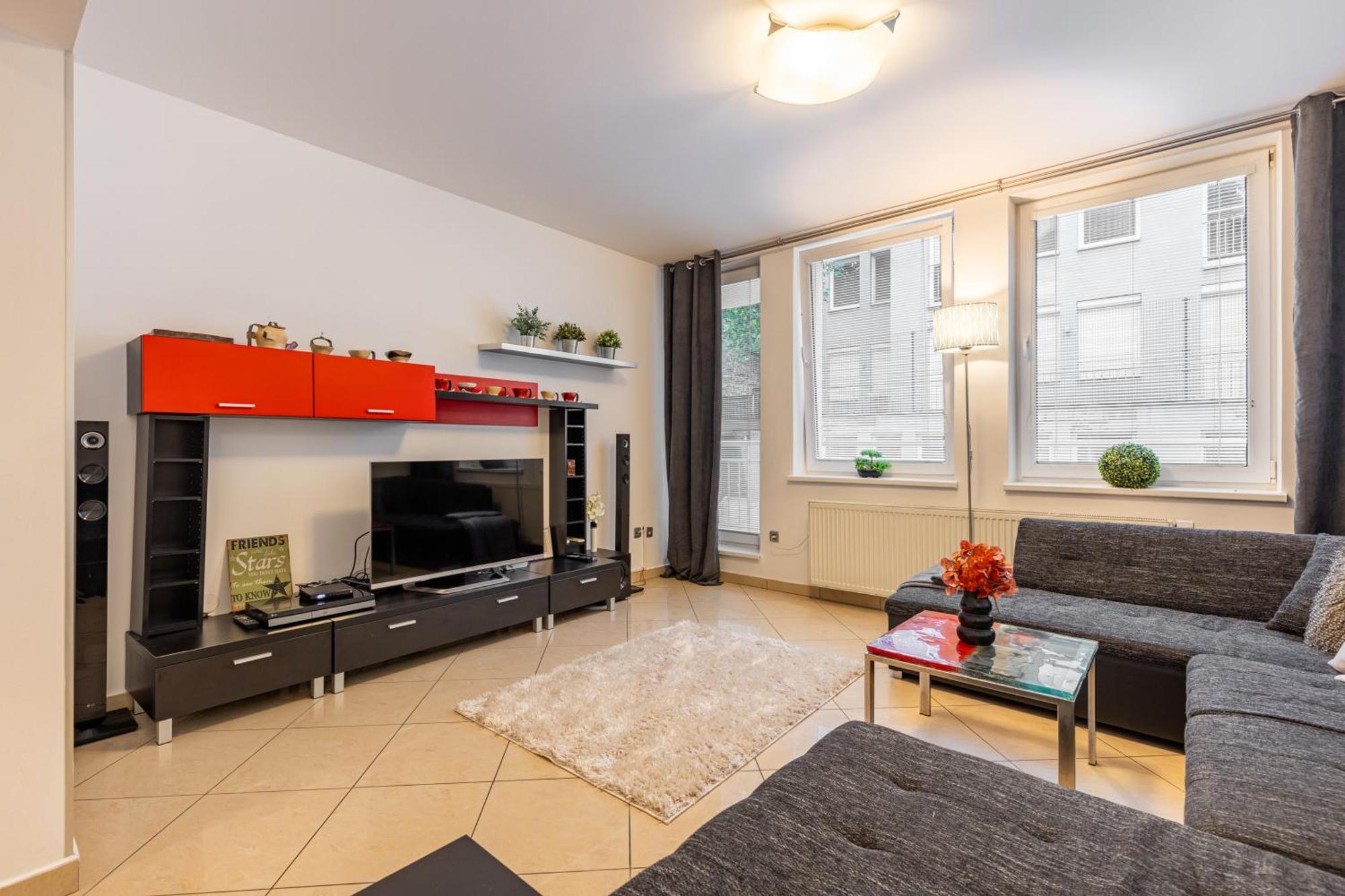 Castle Vista Getaway, Free Parking Apartment