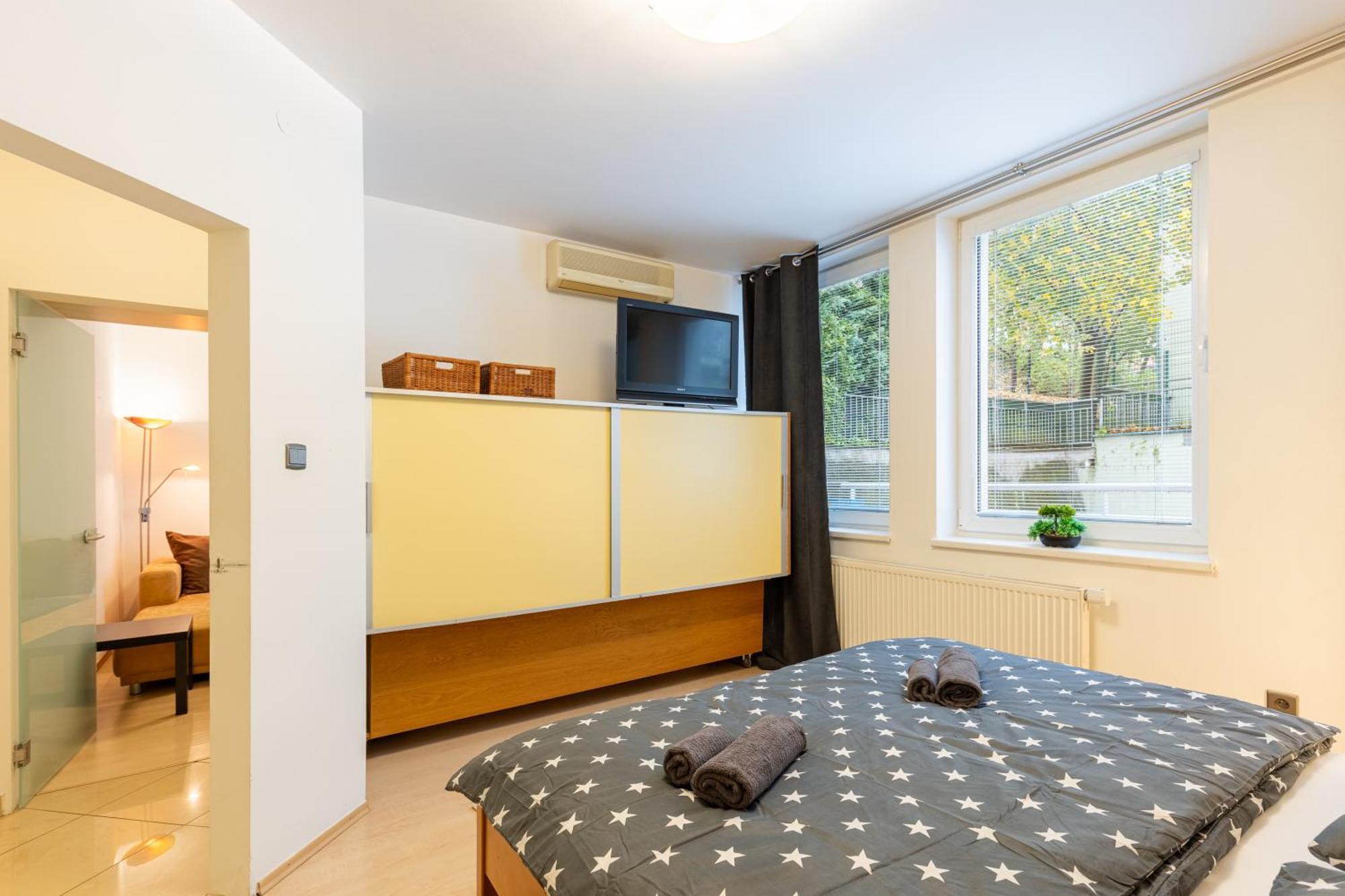 Castle Vista Getaway, Free Parking