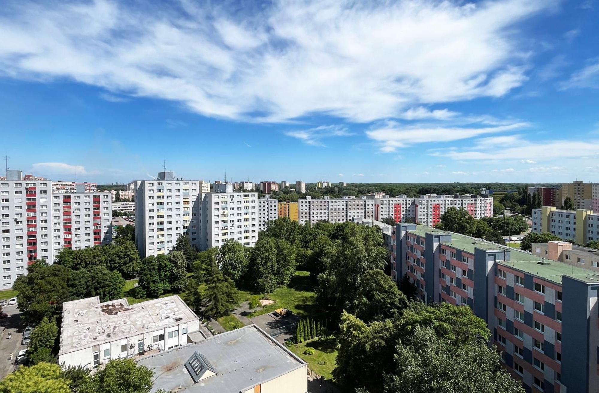 Air-conditioned Studio, Close To Centre & Tram Stop Apartment *