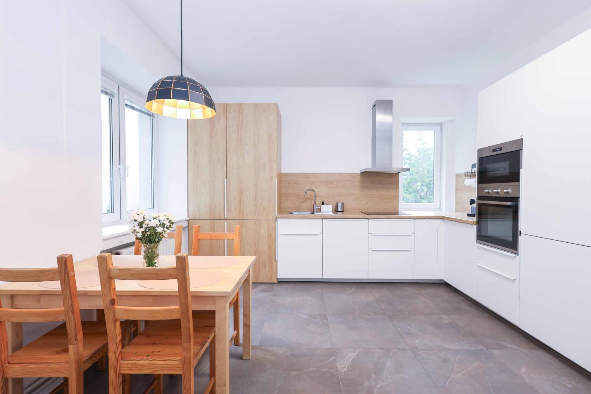 Charming Old Town Family Retreat *