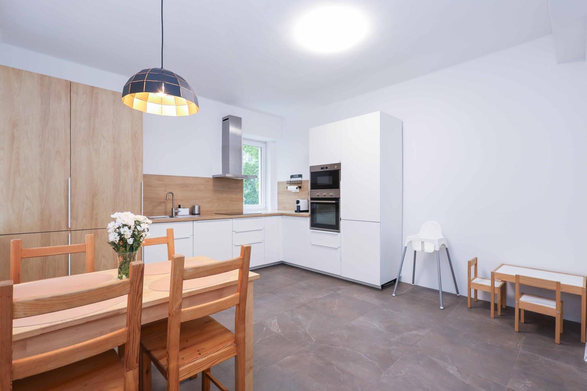 Charming Old Town Family Retreat Apartmán