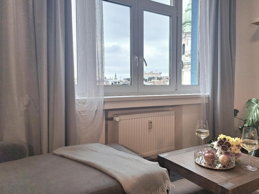 Amazing Castle View Apartment *