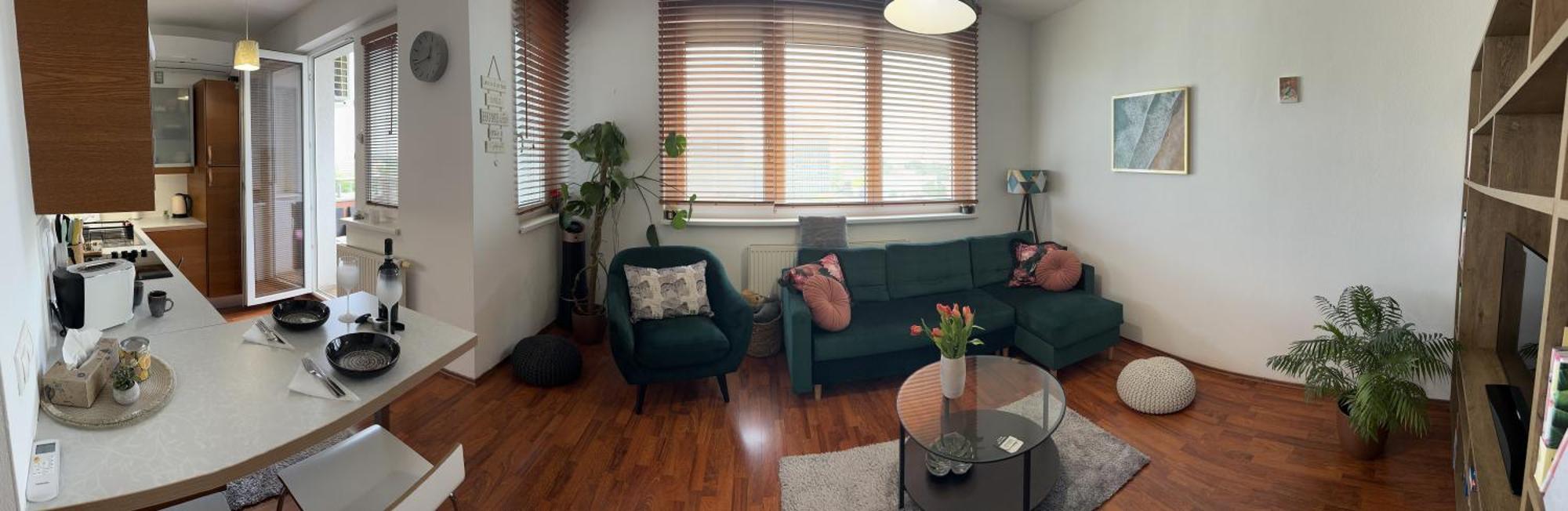 Cozy With Balcony Seating, 9th Floor, Parking *