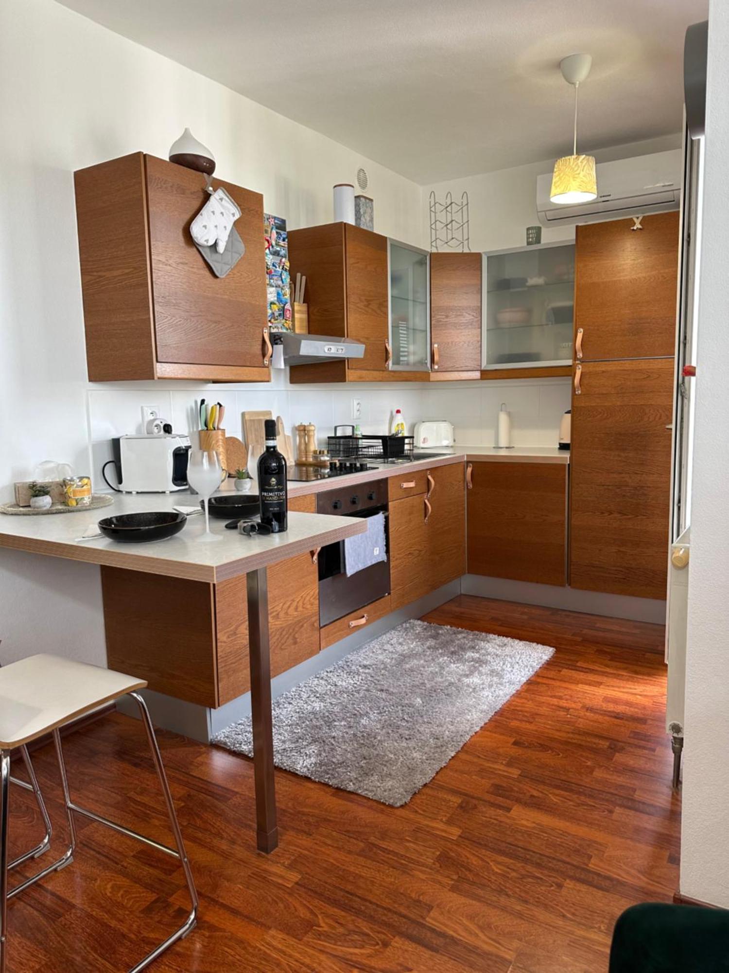 Cozy With Balcony Seating, 9th Floor, Parking * Bratislava