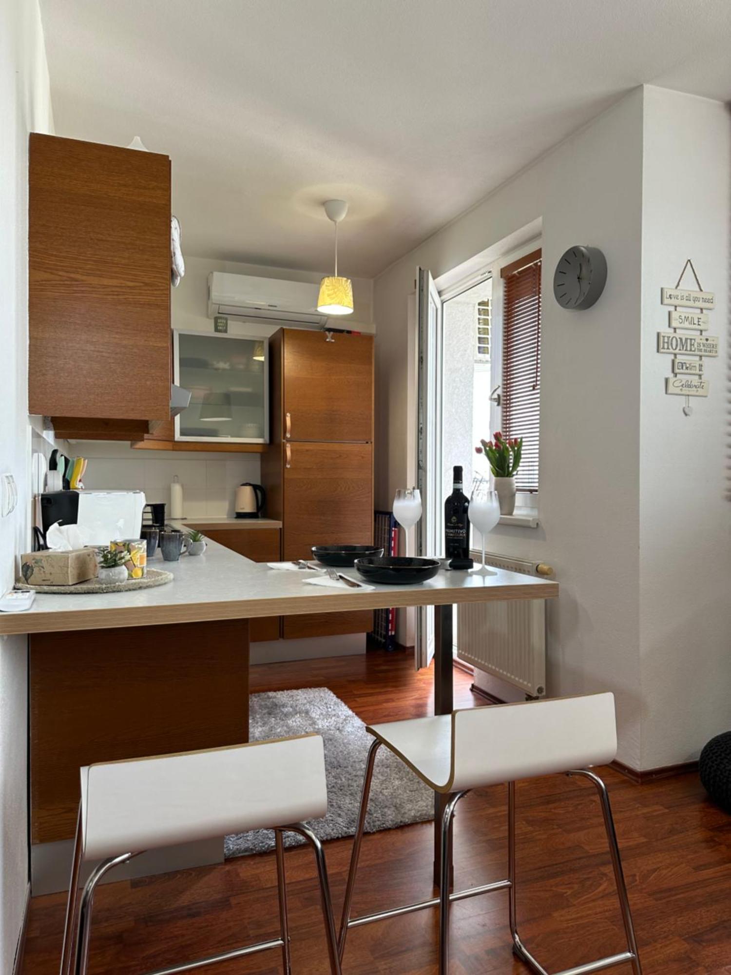 Apartamento Cozy With Balcony Seating, 9th Floor, Parking