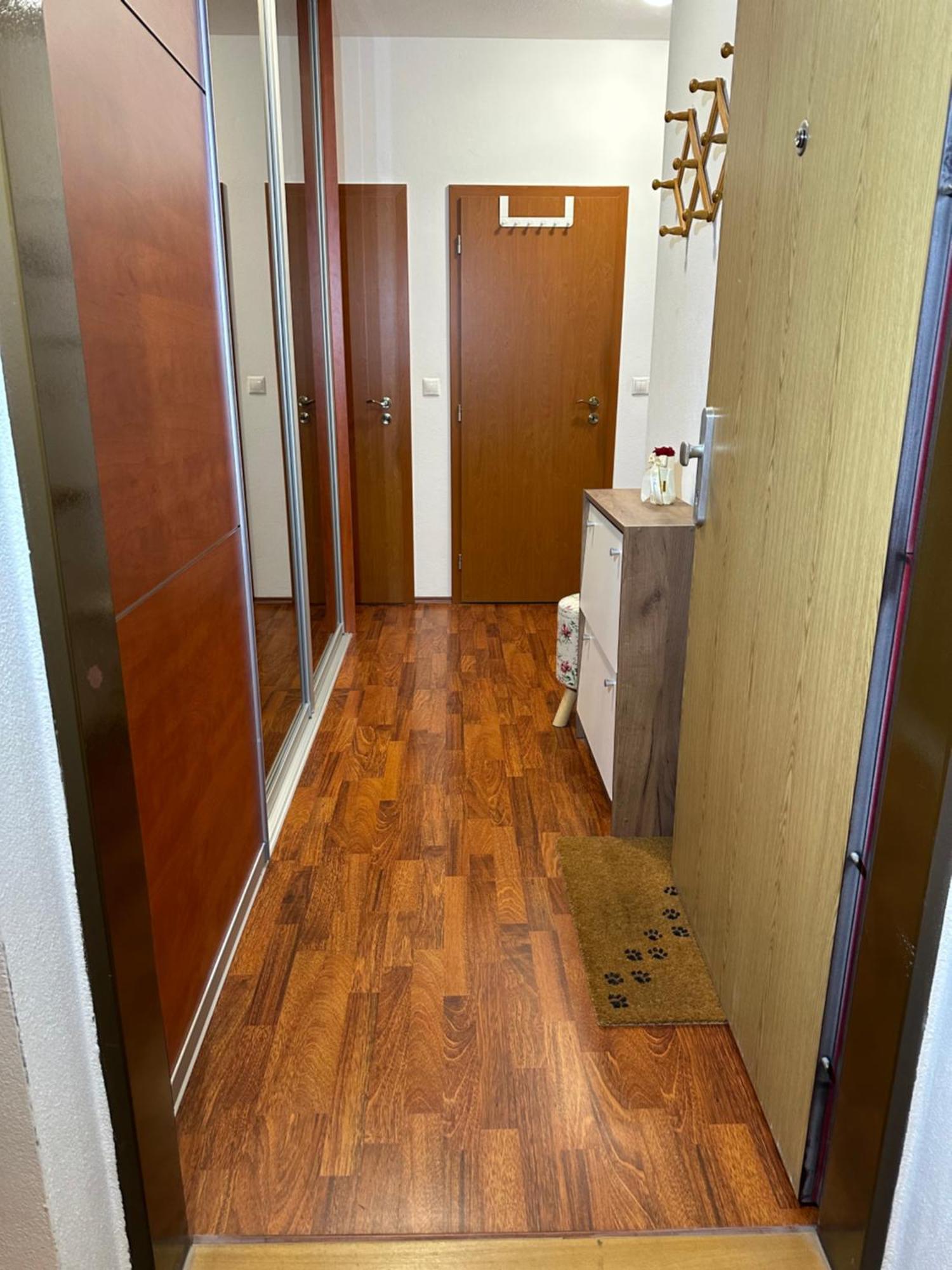 Cozy With Balcony Seating, 9th Floor, Parking Apartamento Bratislava