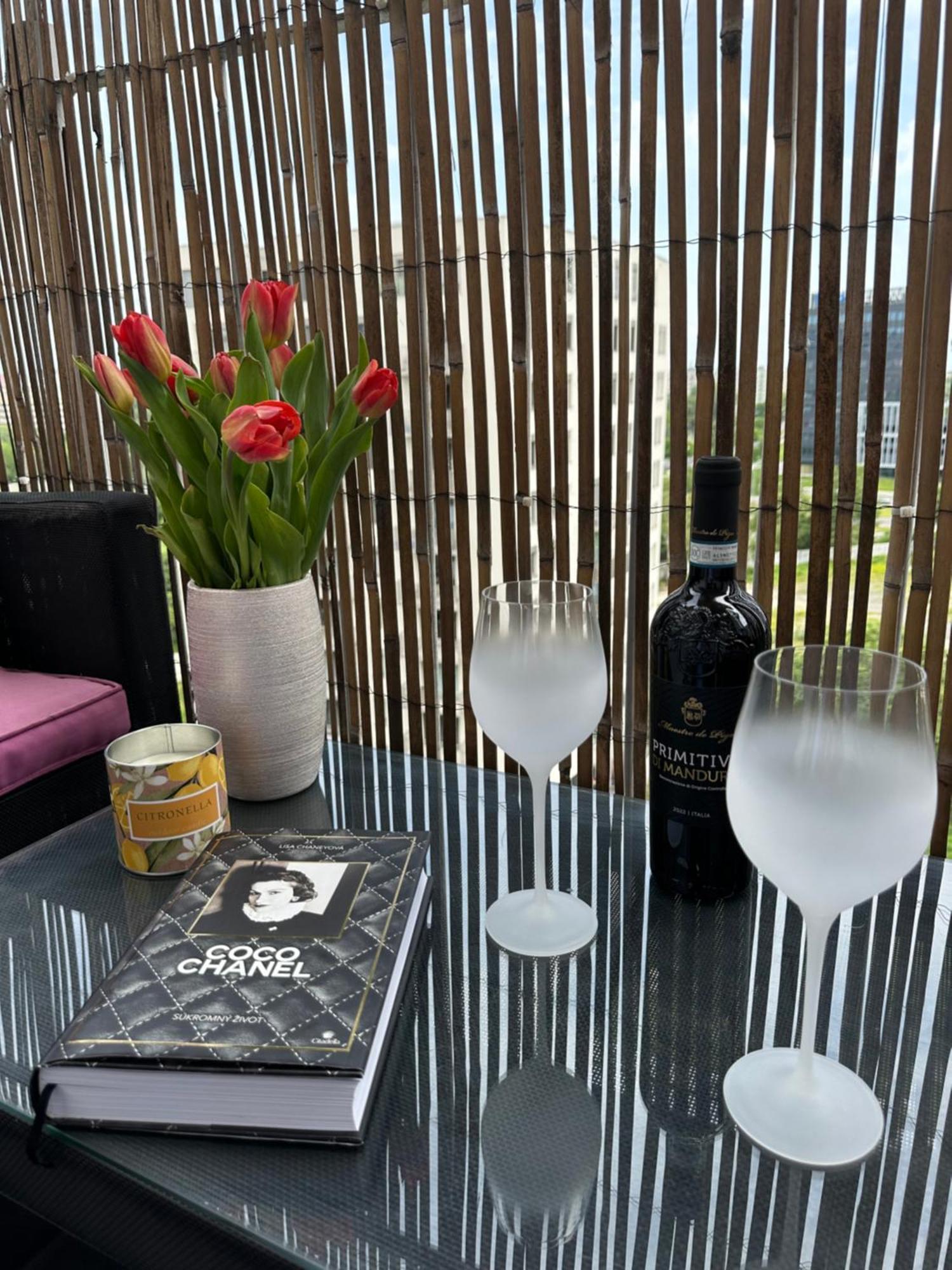 Cozy With Balcony Seating, 9th Floor, Parking Apartamento Bratislava
