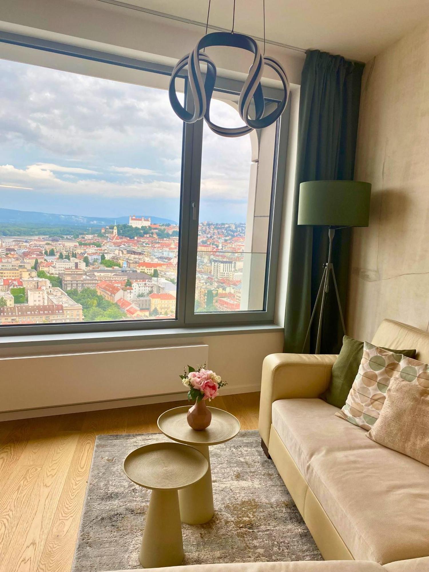 Luxury In Skypark Residence, 26th Floor - Castle View, Parking Free Apartment