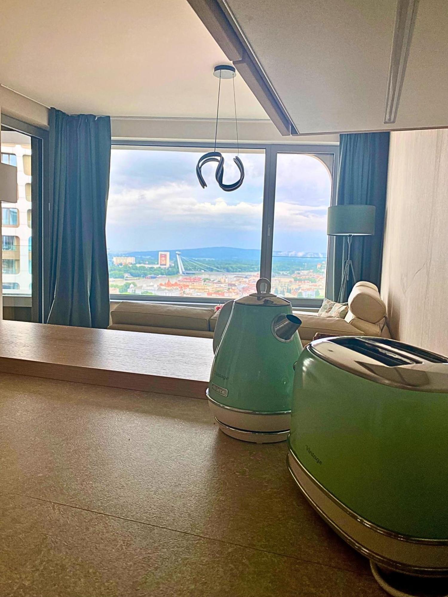 Luxury In Skypark Residence, 26th Floor - Castle View, Parking Free Bratislava