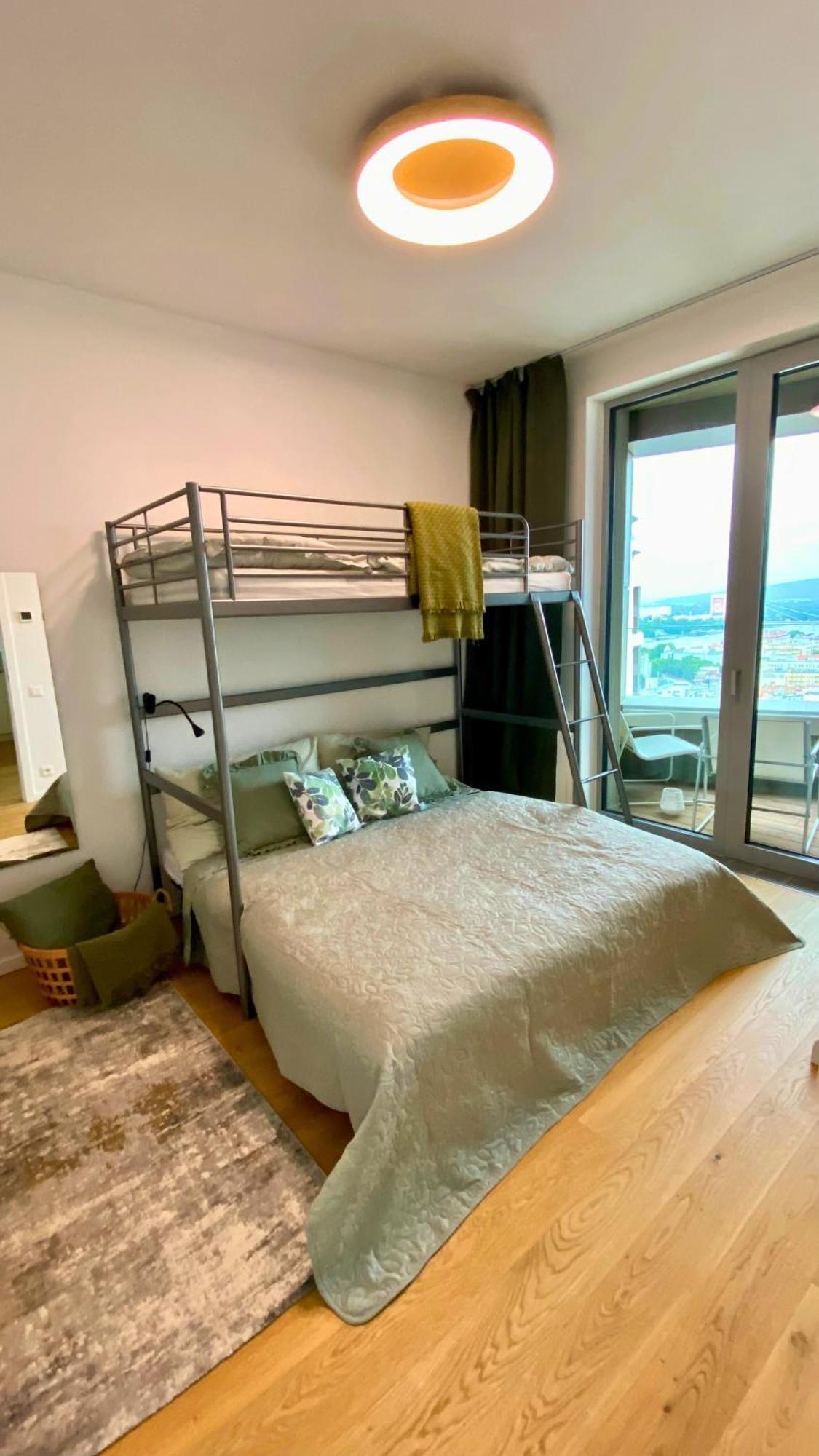 Apartment Luxury In Skypark Residence, 26th Floor - Castle View, Parking Free