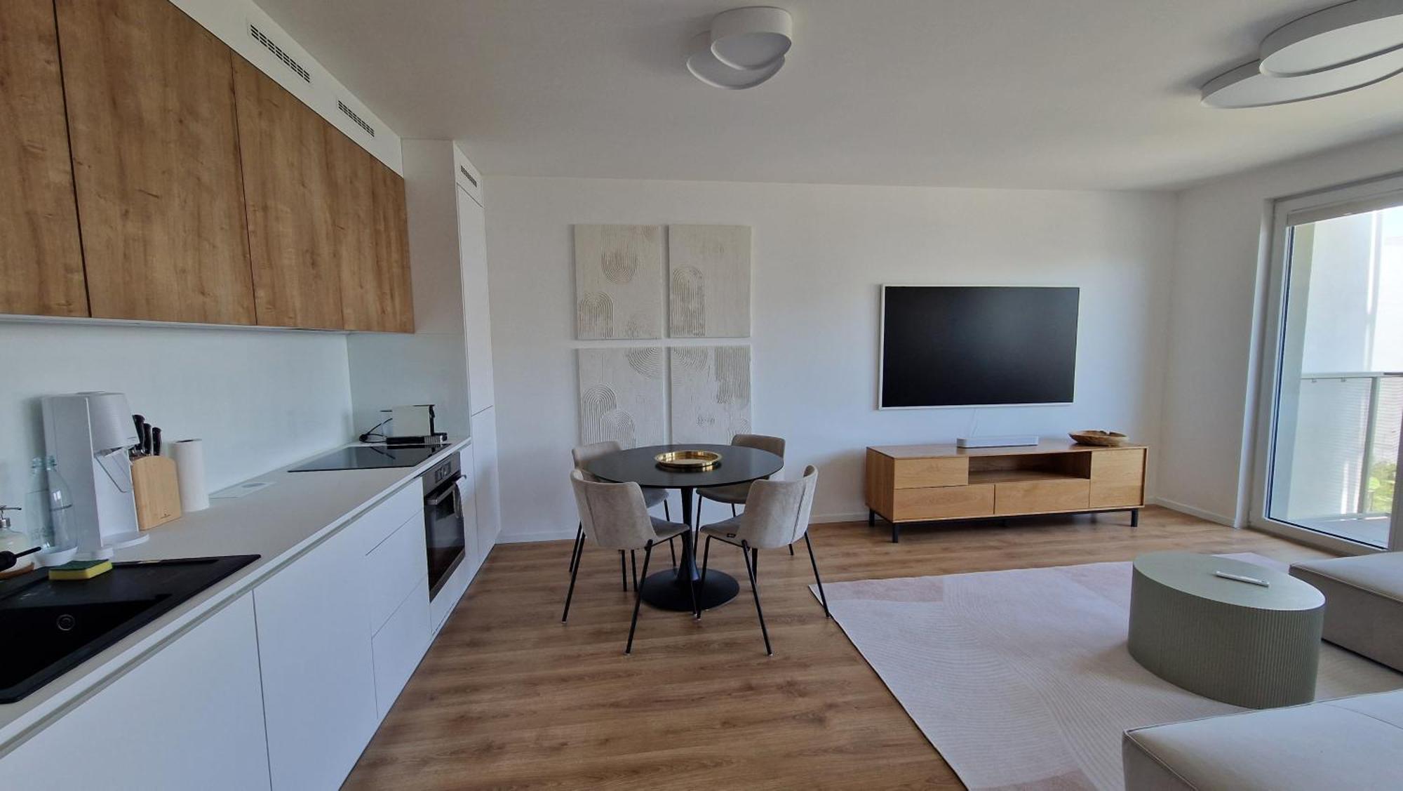 3 With Parking, Air Condition Near Airport