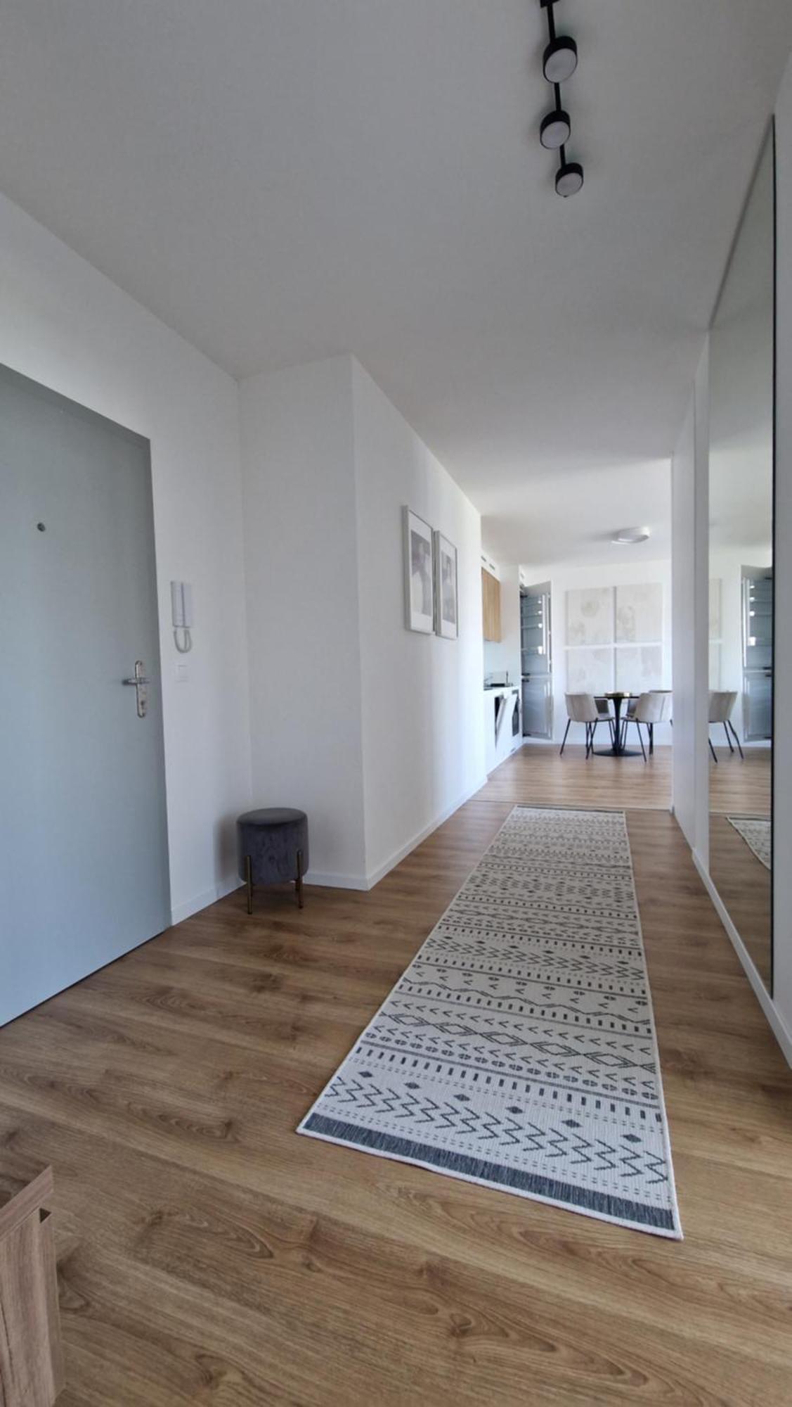 3 With Parking, Air Condition Near Airport