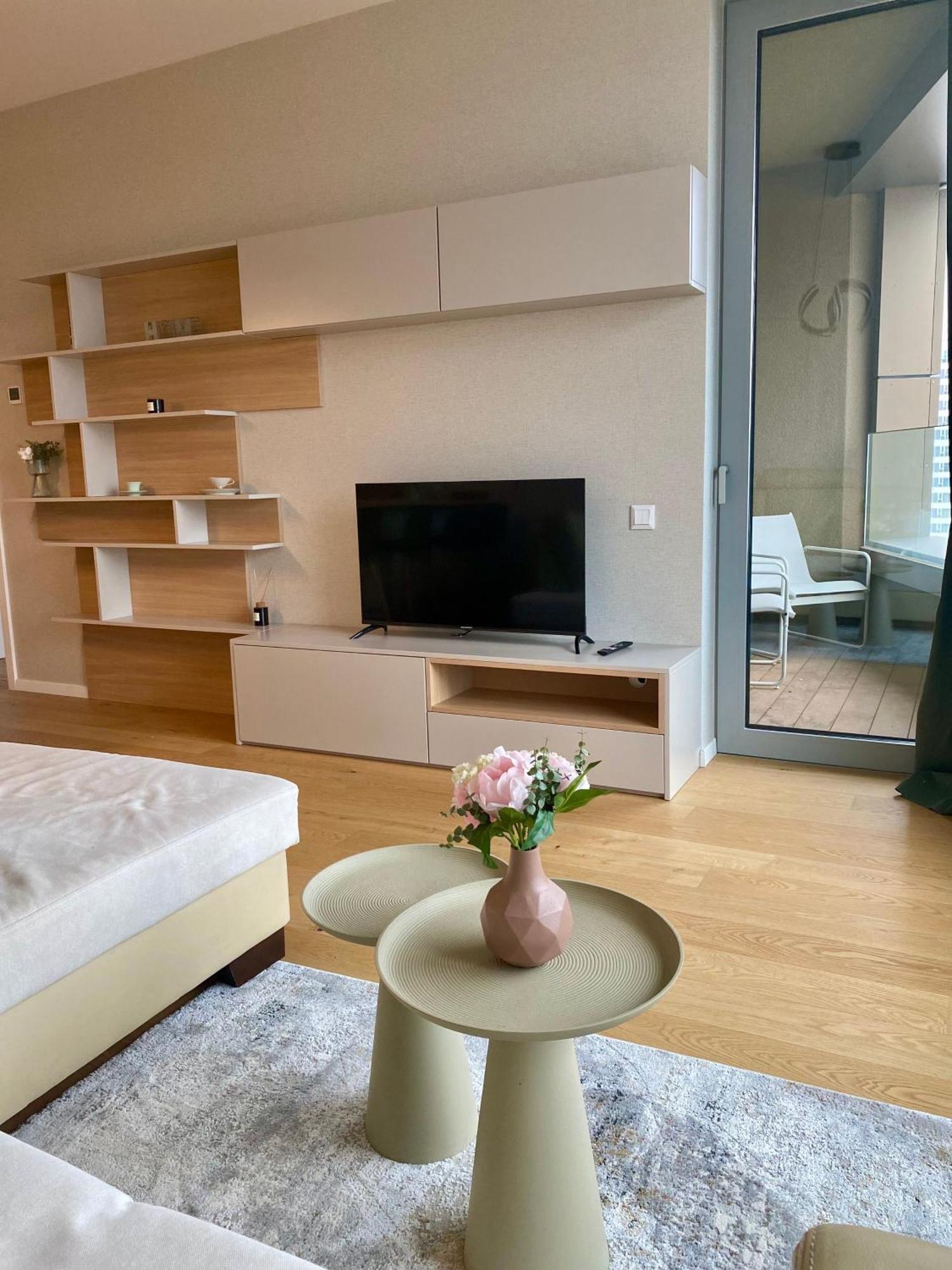 Apartment Luxury In Skypark Residence, 26th Floor - Castle View, Parking Free