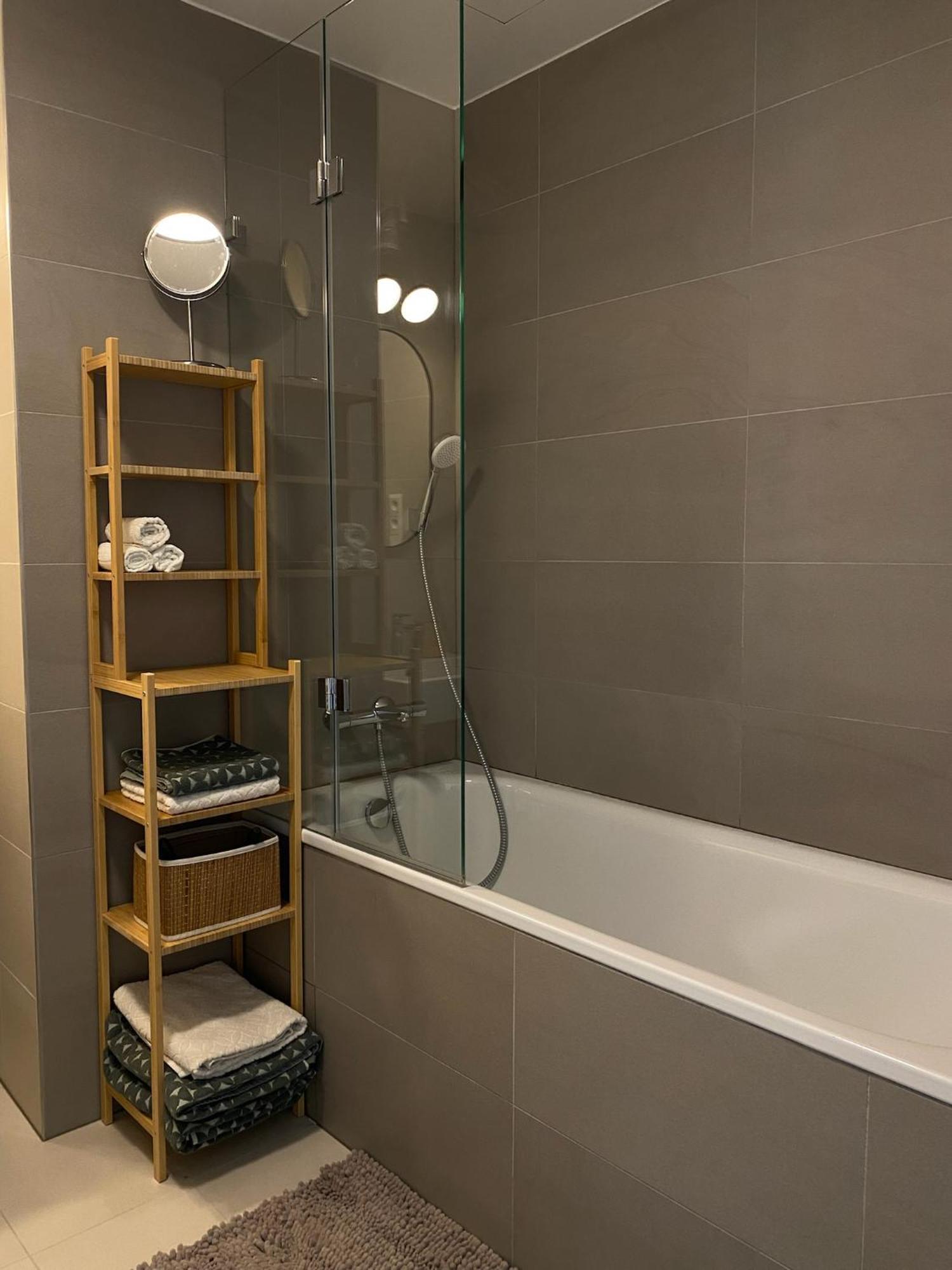 Apartment Luxury In Skypark Residence, 26th Floor - Castle View, Parking Free