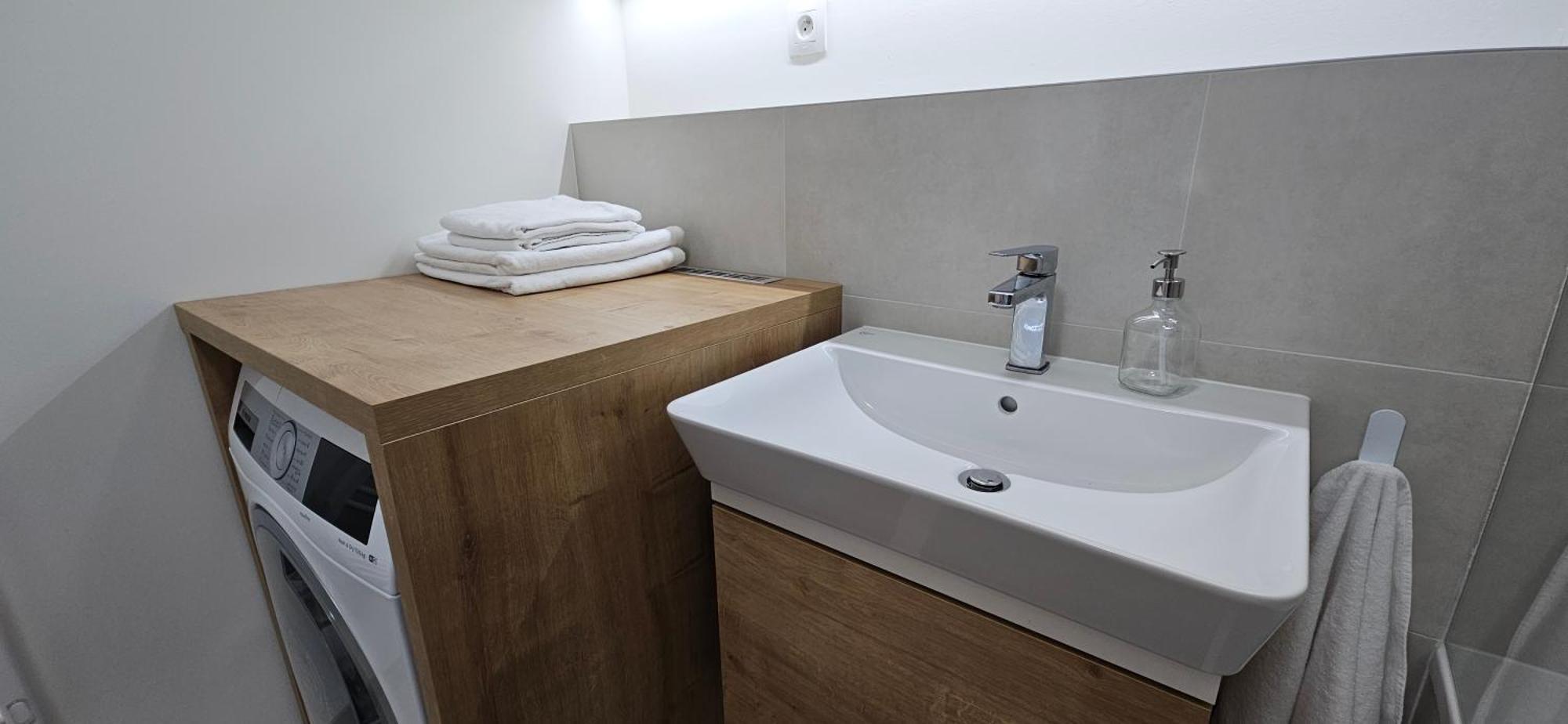 Apartment 3 With Parking, Air Condition Near Airport *